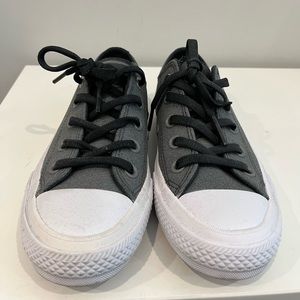Converse Chuck Taylor All Stars shoes - Women’s size 6
